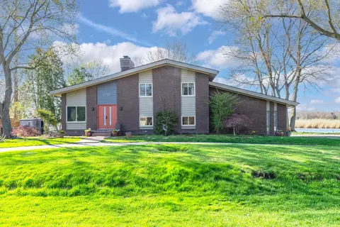 2797 Candlewick Dr, Orion, MI 48359
