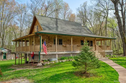 7989 Lovejoy Rd, Byron, MI 48418