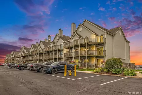 37520 Jefferson Ave #202, Harrison, MI 48045