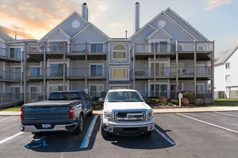 37520 Jefferson Ave #202, Harrison, MI 48045