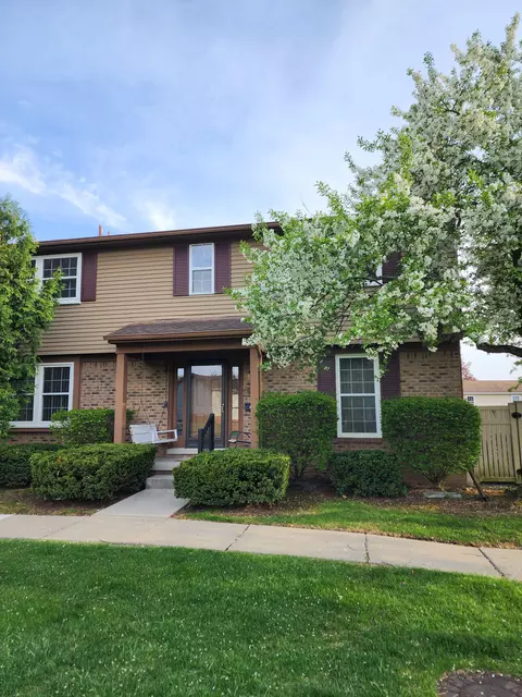 21220 W Glen Haven Cir, Northville, MI 48167