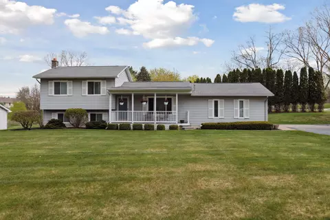 11320 Forest Hills Dr, Tyrone, MI 48430