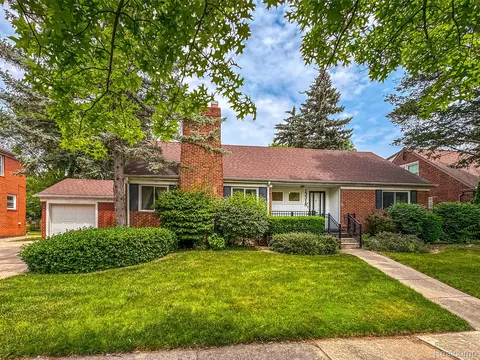 13318 Nadine Ave, Huntington Woods, MI 48070