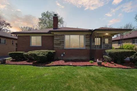 24091 Blackstone St, Oak Park, MI 48237