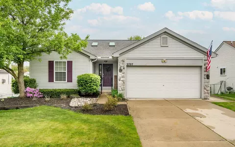 2707 Driftwood Dr, Waterford, MI 48329