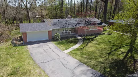 23230 Cass Ave, Farmington, MI 48335