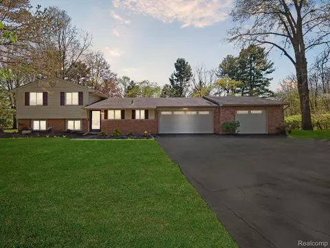 3958 Napier Rd, Canton, MI 48187