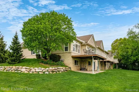 5947 Baypointe Blvd, Independence, MI 48346
