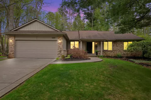 4081 Pinestead Dr, Commerce, MI 48390