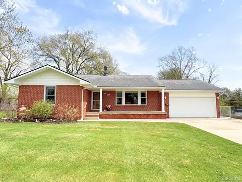845 S 10th St, St. Clair, MI 48079