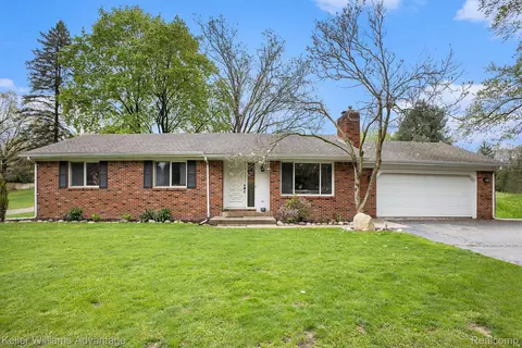 7315 Northdale Dr, Brighton, MI 48116