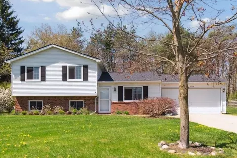 10224 Ashton St, Pinckney, MI 48169