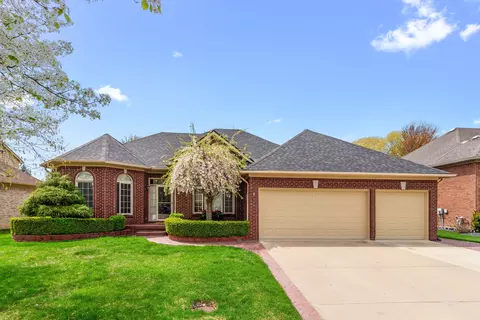 56543 Birkdale Dr, Macomb, MI 48042