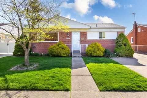 8241 Clippert St, Taylor, MI 48180
