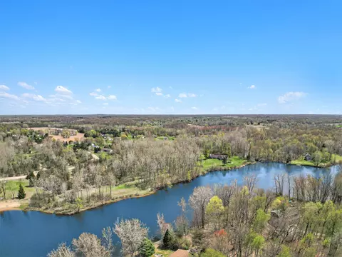 000 Garrett Dr, Handy, MI 48836