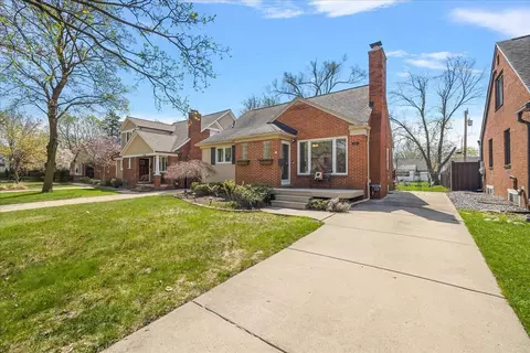 2626 Pembroke Rd, Birmingham, MI 48009