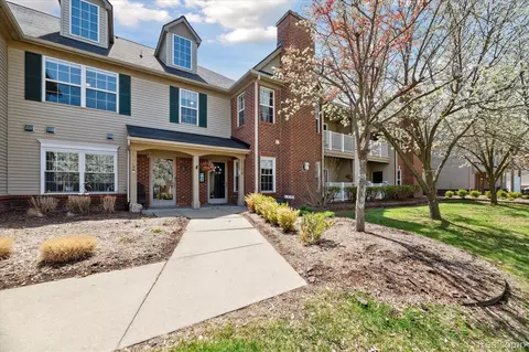4147 Kirkway Crt Ct #104, Genoa, MI 48843