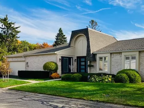 5134 Woodlands Dr, Bloomfield Hills, MI 48302