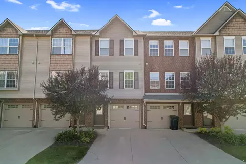 2211 Knotty Pine Trl, Howell, MI 48855