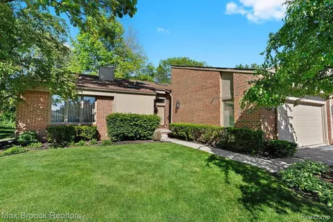 36798 Tanglewood Ln, Farmington Hills, MI 48331