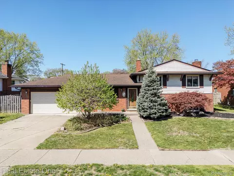 36731 Kimberly St, Clinton Township, MI 48035