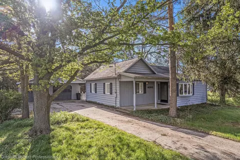6093 Porter Rd, Grand Blanc, MI 48439