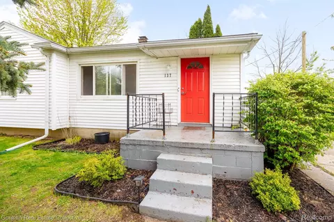 137 W Sheffield Ave, Pontiac, MI 48340