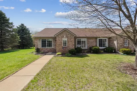 272 Countryside Ln, Highland, MI 48357