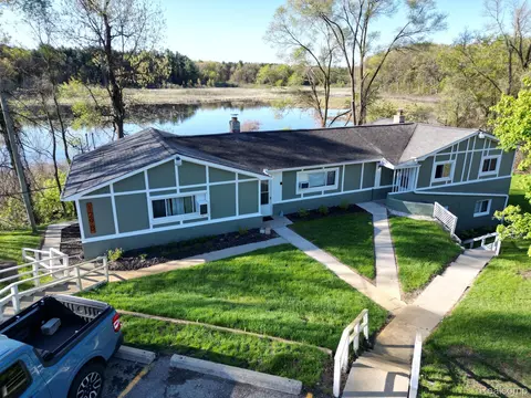 1298 E Highland Rd, Highland, MI 48356