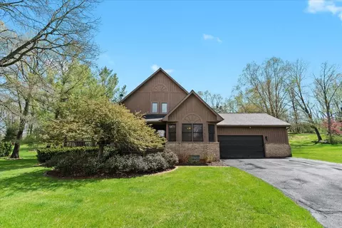 6140 Rosewood Pkwy, White Lake, MI 48383