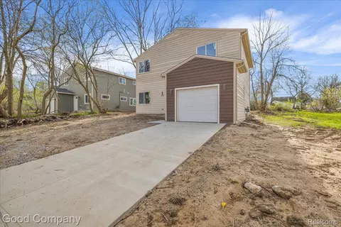 494 Bloomfield Ave, Pontiac, MI 48341