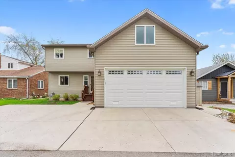 13516 Venetian Dr, Monroe, MI 48161