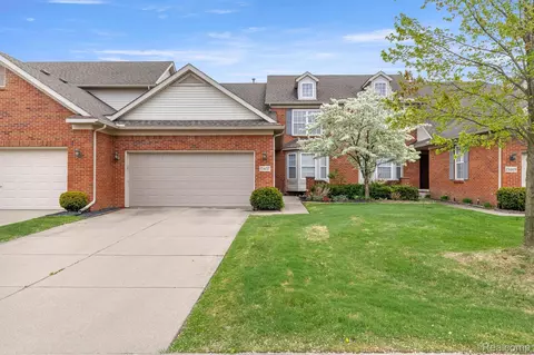 13457 Shire Ln, Southgate, MI 48195