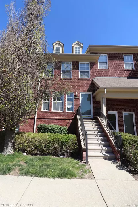 15652 Stone Crossing Dr, Southfield, MI 48075