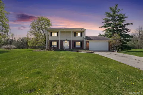 5392 Mapletree, Flint, MI 48532