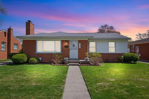 9244 Colorado St, Livonia, MI 48150