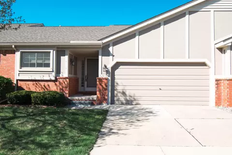 18484 Brookside Ln, Clinton Township, MI 48038
