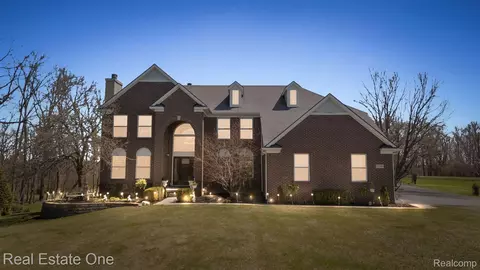 7136 N Meadows Trl, Webster, MI 48130 photo 1