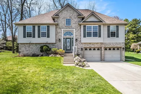 16216 Pine Lake Forest Dr, Fenton, MI 48451