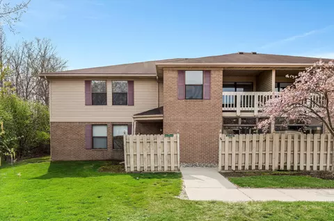 61244 Greenwood Dr, South Lyon, MI 48178