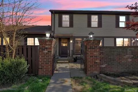 39474 Heatherheath Dr, Clinton Township, MI 48038