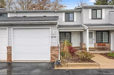 1858 N Pontiac Trl, Walled Lake, MI 48390