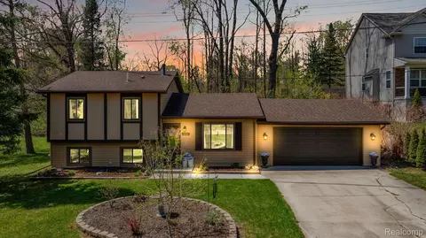 414 Norland St, Lake Orion, MI 48362