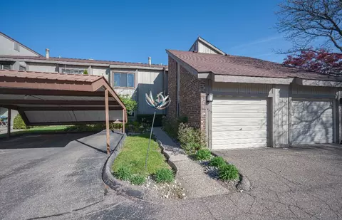 7455 Brynmawr Crt 31 5 Ct #31, West Bloomfield, MI 48322