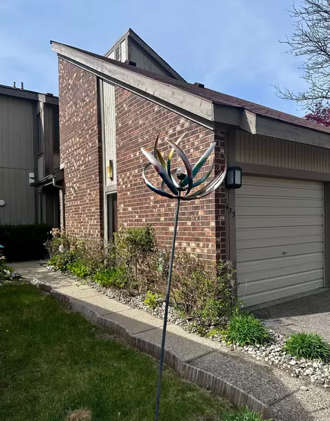 7455 Brynmawr Crt 31 5 Ct #31, West Bloomfield, MI 48322