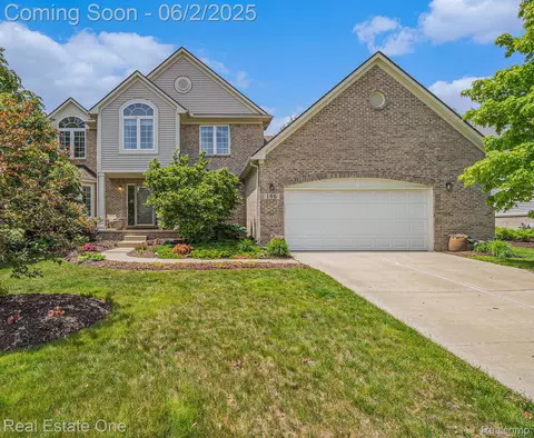 186 Easton Dr, South Lyon, MI 48178