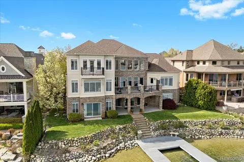 8393 Boulder Shores Dr, Green Oak, MI 48178