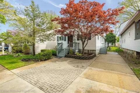 325 W Chesterfield St, Ferndale, MI 48220