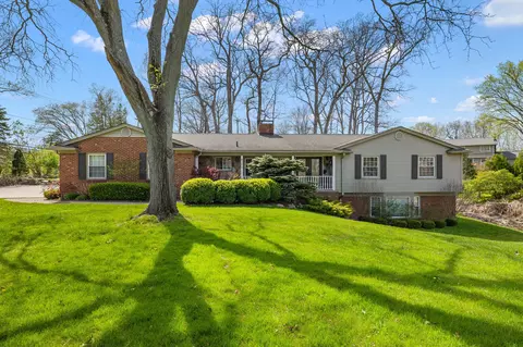 4384 Sunningdale Dr, Bloomfield Township, MI 48302