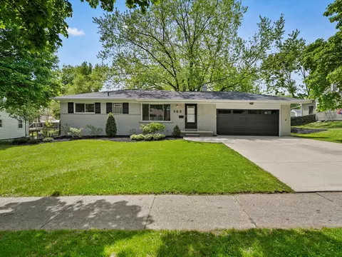 523 W Brooks St, Howell, MI 48843